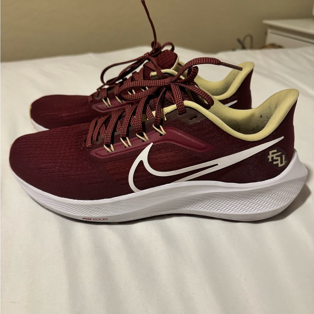 Nike Pegasus FSU- Florida State- team logo- garnet/ gold SZ 8.5 W/ M-7